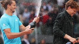Wimbledon 2026 Sinner-Zverev atto numero 15 di una prima assoluta sull’erba: stavolta Sascha ha un peso in meno