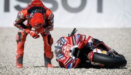 Gp Germania libere: lampo Raul Fernandez, Marquez 2° con caduta ma è allarme buca in curva 3. Bagnaia fatica