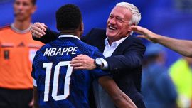 Francia, Deschamps si inchina a Mbappé ma a fare la storia è l'ex Juve: Didier da record nella prima panchina dopo l’addio a mamma Ginette
