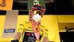 Tour de France, la scelta sorprendente di Vingegaard: perché la maglia gialla indossa la mascherina, il rischio da evitare
