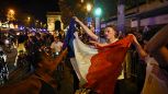 Francia-Marocco: Mbappè fa esplodere Parigi, fuochi d'artificio, cori, balli e bandiere in tutto il paese
