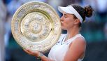 Noskova trionfa a Wimbledon, Muchova annulla 5 match point ma non basta: Kate iconica contro il caldo