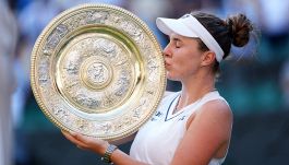 Wimbledon, Noskova regina col brivido: Kate iconica contro il caldo