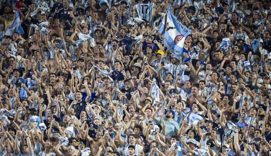 Inghilterra-Argentina, tensione per la sicurezza ad Atlanta, cosa vuol dire il brano-simbolo dei tifosi "Muchachos" che canta anche Adani