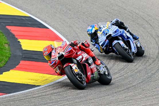 Gp Germania: Marc Marquez domina la Sprint, Alex e Di Giannantonio sul podio. Bagnaia 7° dietro Martin