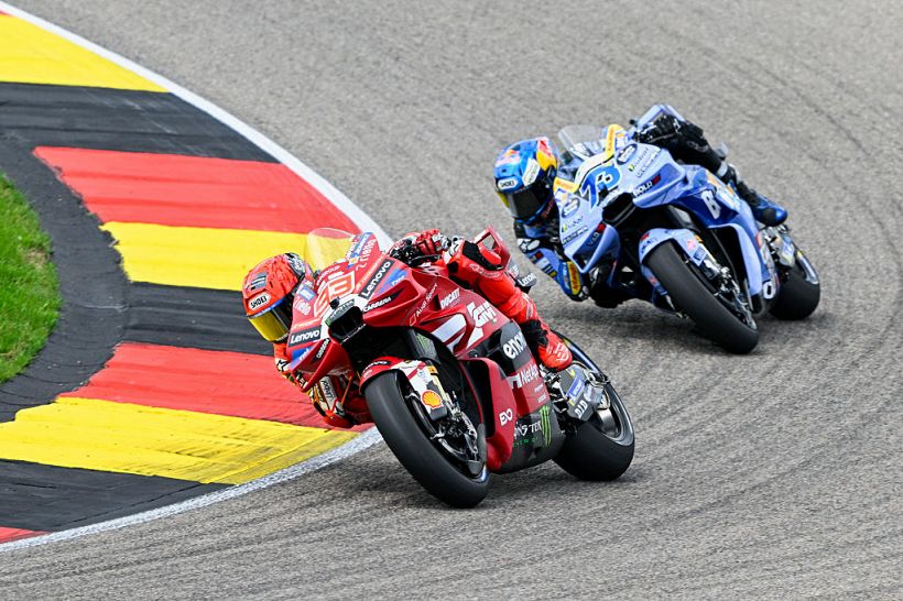 Gp Germania: Marc Marquez domina la Sprint, Alex e Di Giannantonio sul podio. Bagnaia 7° dietro Martin