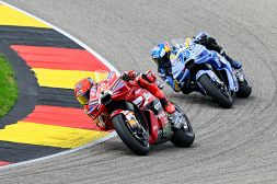 Gp Germania: Marc Marquez domina la Sprint, Alex e Di Giannantonio sul podio. Bagnaia 7° dietro Martin