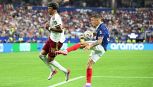 Francia-Spagna, Digne disastroso: calcione a Yamal e rigore. Deschamps incredulo, ma l’errore è del ct