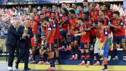 Spagna-Argentina: Trump vuol entrare nella foto con la coppa, la Roja non gradisce, che imbarazzo