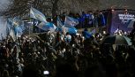 Argentina, una folla oceanica accoglie la nazionale tra cori e striscioni: lo sfogo di Lautaro, la polemica di De Paul, Messi non c'era