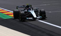Gp Belgio, Antonelli team radio nervoso: "Sainz idiota". Spa, libere 1 a Verstappen: bene Hamilton e Leclerc