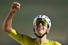 Il vestito di Pantani sulle spalle di Pogacar: il record dell’Alpe d’Huez è un altro cortocircuito