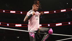 Juve, la seconda maglia rosa debutta in WWE: perché Je’Von Evans ha indossato a Raw il kit away 2026-2027