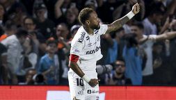 Brasile, Neymar, doppietta ed esultanza provocatoria tra poker e golf: con chi ce l'aveva la stella del Santos