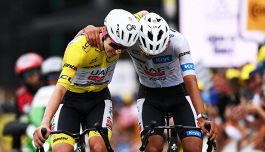 Tour de France 2026, Tappa 20 Bourg-d'Oisans-Alpe d'Huez: Pogacar gregario di lusso per Del Toro, Carapaz vittorioso