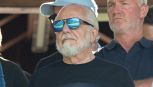 Napoli, De Laurentiis maglietta autocelebrativa e shorts a Dimaro. Si rivede Neres, Di Lorenzo incorona Vergara