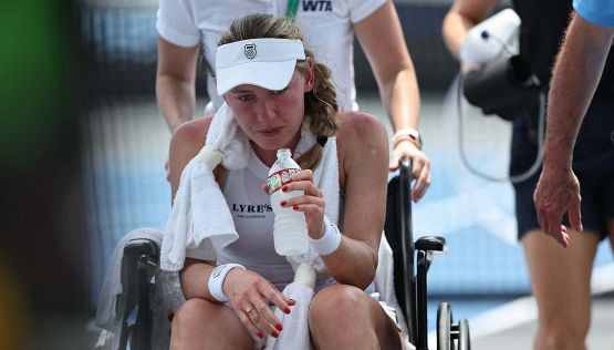 Alexandrova, dramma sfiorato a Memphis: colpo di calore e via in sedia a rotelle. Piange anche la sua avversaria