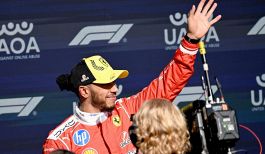 Hamilton fa la pole Sprint ma chiede in radio: "Dove sono?" poi esplode la gioia e Silverstone diventa una bolgia
