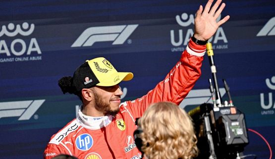 Hamilton fa la pole Sprint ma chiede in radio: "Dove sono?" poi esplode la gioia e Silverstone diventa una bolgia