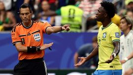 Italia, fallimento Mondiale e U19: il Wall Street Journal ci irride. Arbitro Mariani unica stella dell’estate azzurra
