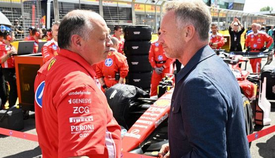 F1, il ritorno di Christian Horner a Silverstone: baci e abbracci con tutti e quel mai dire mai per il 2027