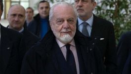 De Laurentiis e il figlio Luigi indagati a Bari: che cosa rischia il Napoli, perquisizioni in corso e verifiche sulla cessione di Caprile