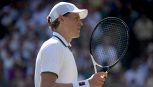 Sinner cuore d’oro a Wimbledon, ferma la partita per salutare una bambina: il timore di Jannik sul forte caldo