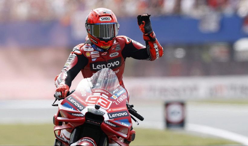 Gp Germania: Marquez show al Sachsenring, Marc in pole davanti ad Alex. Diggia 3°, Bagnaia 11°, Bezzecchi 8° e ko
