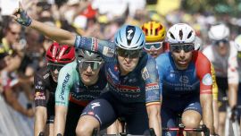 Tour de France, il caldo accorcia la nona tappa ma non le polemiche: Prudhomme si difende. Storie tese tra