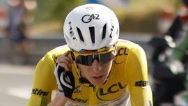 Tour de France, antidoping per Pogacar e Vingegaard nel cuore della notte: l'orario dei controlli è già un un caso