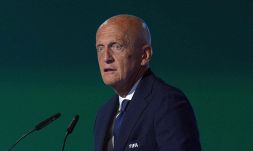 Francia, Deschamps sconfitto anche da Collina: secca replica sull’arbitro Barton, al c.t. non resta che il mea culpa