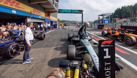 Gp Belgio: cambia ancora la griglia di partenza a poche ore dal via, pure Sainz penalizzato. Strategia gomme a Spa
