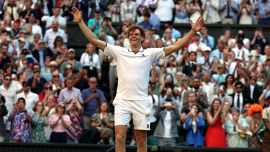 Classifica ATP, Sinner scalza Hewitt dalla top-10 dei numeri 1 e punta Agassi: Darderi saluta la top-20, balzo di Tsitsipas