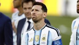 Messi rompe il silenzio dopo le lacrime: il dolore e le congratulazioni alla Spagna. Il gesto a sorpresa di Sergio Ramos per Leo