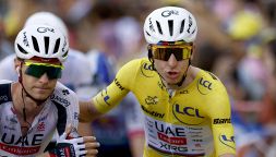 “Sembra di essere tornati al 1998”, l’incubo doping al Tour: non solo Pogacar, le rivelazioni sui controlli e la polemica su Seixas