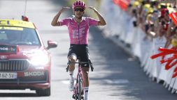Tour de France: finalmente Carapaz! Pogacar lascia fare, Seixas pensa all'Alpe d'Huez. Vingegaard torna nel 2027?