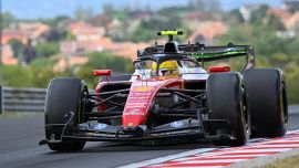 Gp Ungheria fp2, Ferrari da sballo: uno-due Hamilton-Leclerc, Antonelli 13° ma passo gara ok. Team radio Lewis virale