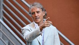 Italia, il tradimento “perdonato” di Mancini: 50 milioni di euro per 21 partite. L’addio “via pec” è una macchia da cancellare