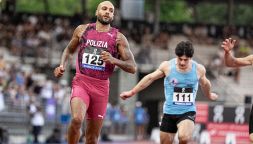 Jacobs campione italiano dei 100 metri, ma è giallo sul "perdono" della falsa partenza: e Lyles vola in 9''79