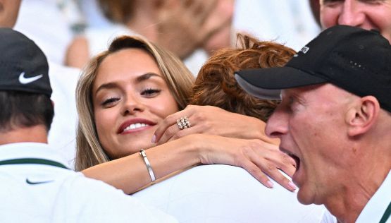 Sinner in Sardegna attende l'avvento di Laila Hasanovic prima dell'impegno più importante, i rumors sulla villa a Palau