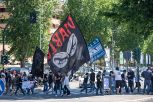 Lazio, tifosi in corteo contro Lotito, in migliaia da Ponte Milvio al Flaminio: c'è anche l'ex falconiere
