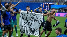 Spagna-Argentina, la storia dello striscione sulle Malvinas che potrebbe tornare in finale: chi l'ha creato e dove si trova ora