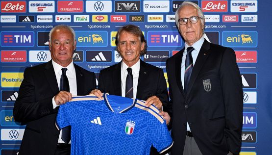 Mancini si scusa e promette, ma la ricetta per rilanciare l'Italia ce l'ha Ranieri. Sms di Donnarumma a Malagò