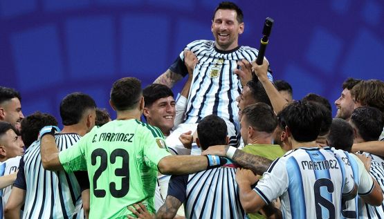 Argentina, Messi e il giuramento della squadra. Da Paredes a Lautaro tutti uniti per spostare la parola fine più in là