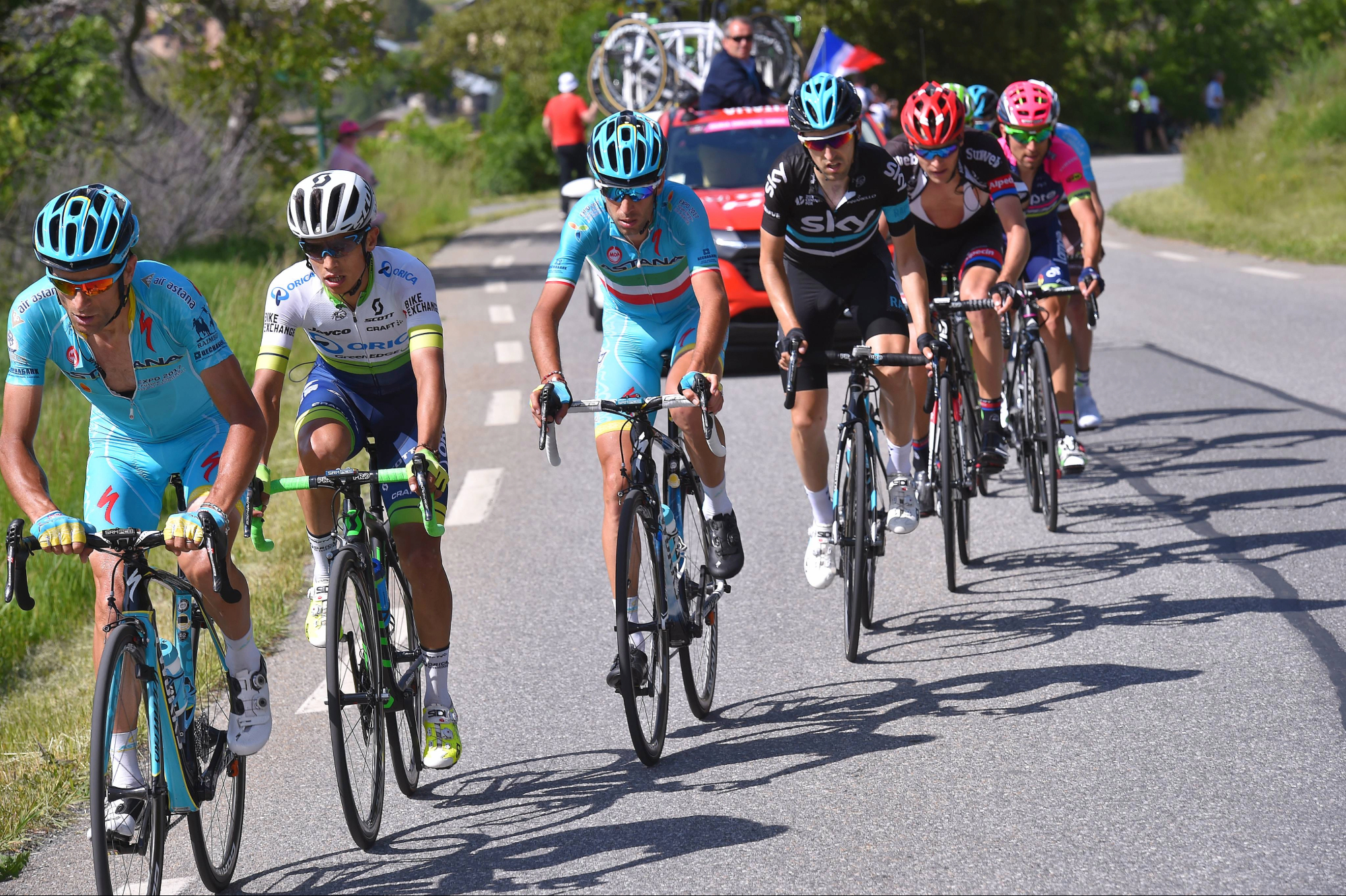 https://wips.plug.it/cips/sport.virgilio.it/cms/2026/07/michele-scarponi-piede-a-terra-giro-d-italia-2016-vincenzo-nibali.jpg