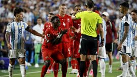 Argentina-Svizzera, moviola: la nuova regola condanna gli elvetici, il rosso a Embolo, cosa ha fatto Lautaro, manca un rigore
