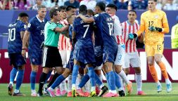 Paraguay-Francia, moviola: il Var salva Mbappè, risse, calci, manate ma per l’arbitro va tutto bene. Graziati i sudamericani