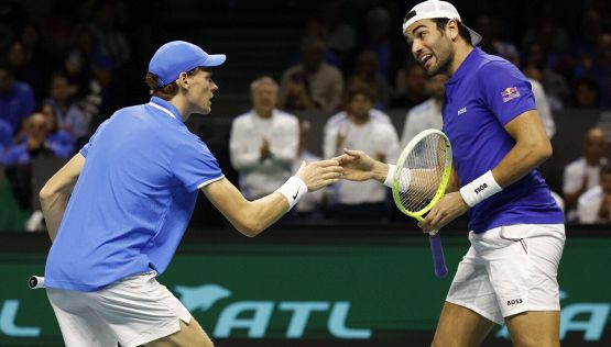 Sinner si allena a Montecarlo con Vacherot e incrocia pure Berrettini: abbracci e sorrisi tra italiani