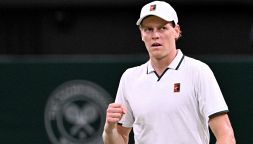 Sinner-Struff a Wimbledon, Cobolli gira la pressione a Jannik, Becker lo incorona e Bertolucci anticipa i lamenti