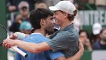 Sinner e Alcaraz verso gli US Open, gli spoiler spiazzano i fan: Jannik 'appesantito', Carlos si fa le trecce